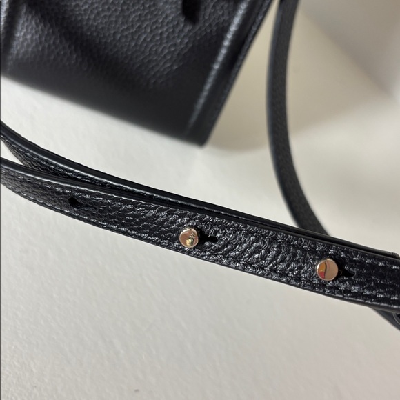 NWOT Kate Spade Black Pebbled Leather Crossbody Phone Bag with Gold Chain - Picture 5 of 13